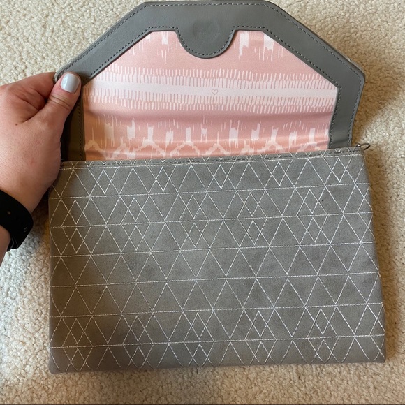 Stella & Dot Clutch with Built in Wallet - Picture 3 of 6